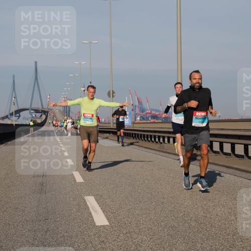 03.10.2025 - Köhlbrandbrückenlauf Fabian Wolf http://msf.ph/oto/9025593 03.10.2025 09:41:51 Position 3 6, 3193 meine-sportfotos.de