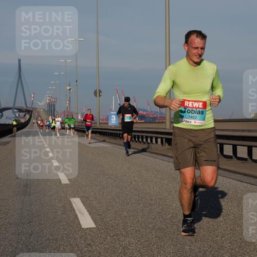 03.10.2025 - Köhlbrandbrückenlauf Fabian Wolf http://msf.ph/oto/9025640 03.10.2025 09:41:54 Position 3 3, 1462 meine-sportfotos.de