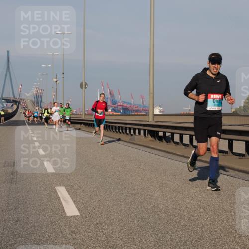 03.10.2025 - Köhlbrandbrückenlauf Fabian Wolf http://msf.ph/oto/9025684 03.10.2025 09:41:57 Position 3 3288 meine-sportfotos.de