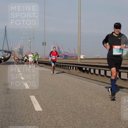 03.10.2025 - Köhlbrandbrückenlauf Fabian Wolf http://msf.ph/oto/9025689 03.10.2025 09:41:57 Position 3 3288 meine-sportfotos.de