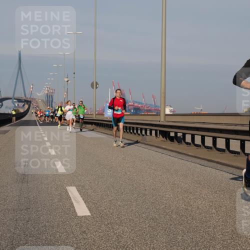 03.10.2025 - Köhlbrandbrückenlauf Fabian Wolf http://msf.ph/oto/9025699 03.10.2025 09:41:58 Position 3 3288 meine-sportfotos.de