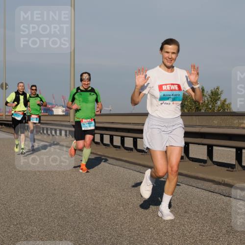 03.10.2025 - Köhlbrandbrückenlauf Fabian Wolf http://msf.ph/oto/9025885 03.10.2025 09:42:07 Position 3 2703, 3715 meine-sportfotos.de