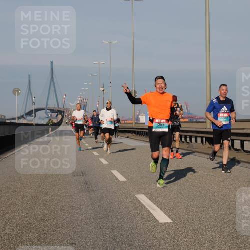 03.10.2025 - Köhlbrandbrückenlauf Fabian Wolf http://msf.ph/oto/9026220 03.10.2025 09:42:24 Position 3 3266 meine-sportfotos.de