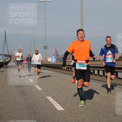 03.10.2025 - Köhlbrandbrückenlauf Fabian Wolf http://msf.ph/oto/9026250 03.10.2025 09:42:25 Position 3 3266, 1028 meine-sportfotos.de