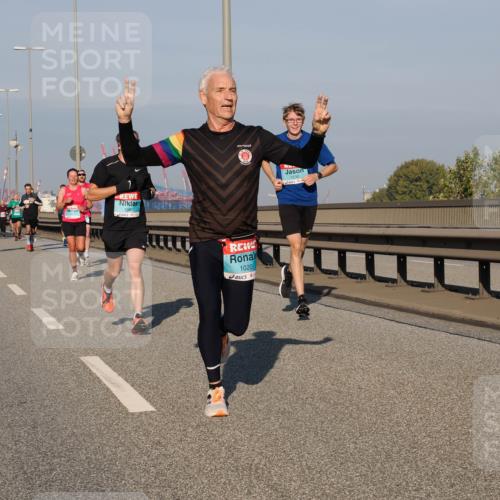 03.10.2025 - Köhlbrandbrückenlauf Fabian Wolf http://msf.ph/oto/9026525 03.10.2025 09:42:37 Position 3 1085, 1020, 1230 meine-sportfotos.de