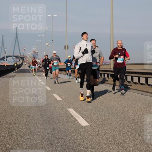 03.10.2025 - Köhlbrandbrückenlauf Fabian Wolf http://msf.ph/oto/9026870 03.10.2025 09:42:52 Position 3 3834 meine-sportfotos.de