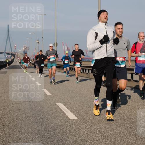 03.10.2025 - Köhlbrandbrückenlauf Fabian Wolf http://msf.ph/oto/9026918 03.10.2025 09:42:54 Position 3 1069, 3491, 834 meine-sportfotos.de