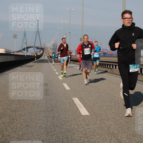 03.10.2025 - Köhlbrandbrückenlauf Fabian Wolf http://msf.ph/oto/9027082 03.10.2025 09:42:59 Position 3 1095 meine-sportfotos.de