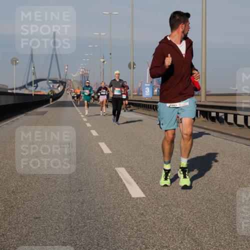 03.10.2025 - Köhlbrandbrückenlauf Fabian Wolf http://msf.ph/oto/9027200 03.10.2025 09:43:03 Position 3 1023 meine-sportfotos.de