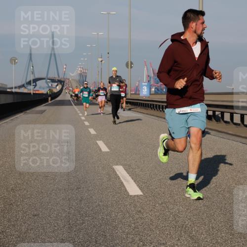 03.10.2025 - Köhlbrandbrückenlauf Fabian Wolf http://msf.ph/oto/9027205 03.10.2025 09:43:03 Position 3 3, 1023 meine-sportfotos.de