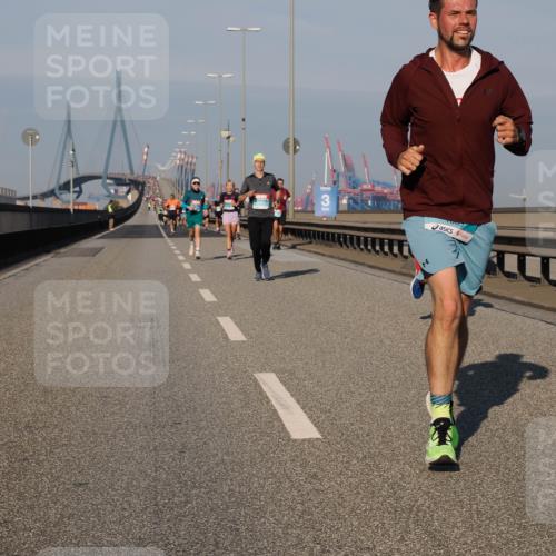 03.10.2025 - Köhlbrandbrückenlauf Fabian Wolf http://msf.ph/oto/9027213 03.10.2025 09:43:04 Position 3  meine-sportfotos.de