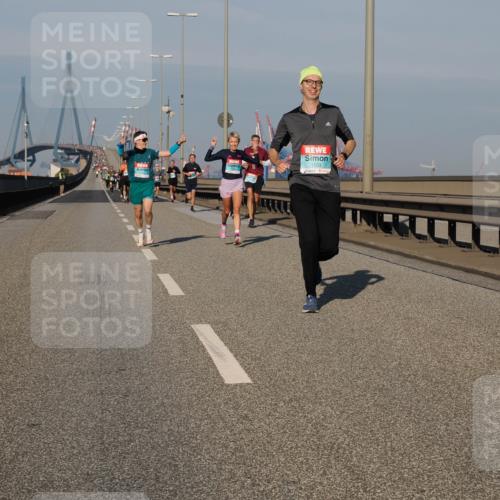 03.10.2025 - Köhlbrandbrückenlauf Fabian Wolf http://msf.ph/oto/9027324 03.10.2025 09:43:07 Position 3 1103 meine-sportfotos.de