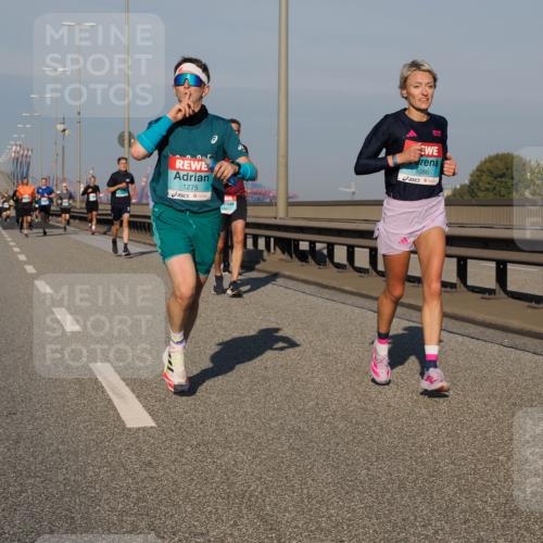 03.10.2025 - Köhlbrandbrückenlauf Fabian Wolf http://msf.ph/oto/9027451 03.10.2025 09:43:11 Position 3 1275, 1090, 1086 meine-sportfotos.de