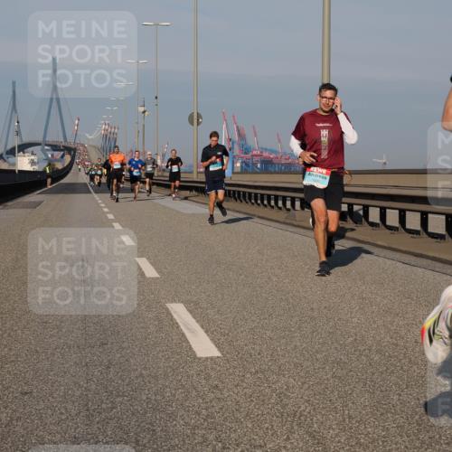 03.10.2025 - Köhlbrandbrückenlauf Fabian Wolf http://msf.ph/oto/9027473 03.10.2025 09:43:12 Position 3 1090 meine-sportfotos.de