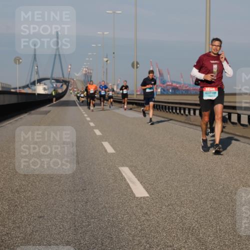 03.10.2025 - Köhlbrandbrückenlauf Fabian Wolf http://msf.ph/oto/9027482 03.10.2025 09:43:13 Position 3 1000 meine-sportfotos.de