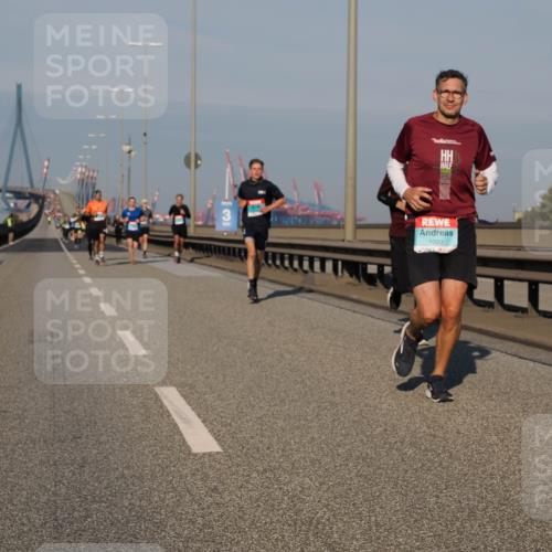 03.10.2025 - Köhlbrandbrückenlauf Fabian Wolf http://msf.ph/oto/9027509 03.10.2025 09:43:14 Position 3 3, 1090 meine-sportfotos.de