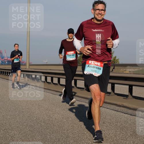 03.10.2025 - Köhlbrandbrückenlauf Fabian Wolf http://msf.ph/oto/9027541 03.10.2025 09:43:15 Position 3 3, 1421, 1090 meine-sportfotos.de