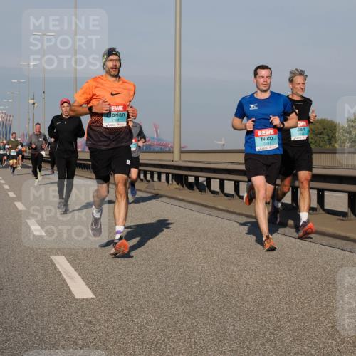 03.10.2025 - Köhlbrandbrückenlauf Fabian Wolf http://msf.ph/oto/9027784 03.10.2025 09:43:23 Position 3 1101, 3181, 3544 meine-sportfotos.de