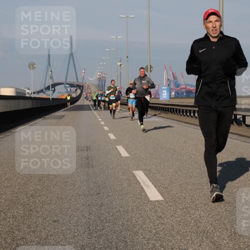 03.10.2025 - Köhlbrandbrückenlauf Fabian Wolf http://msf.ph/oto/9027868 03.10.2025 09:43:26 Position 3 3, 1150 meine-sportfotos.de