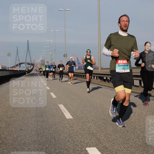 03.10.2025 - Köhlbrandbrückenlauf Fabian Wolf http://msf.ph/oto/9028087 03.10.2025 09:43:35 Position 3 1180 meine-sportfotos.de