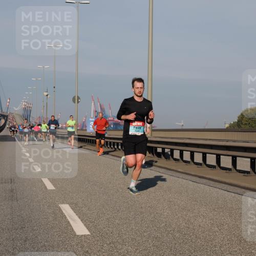 03.10.2025 - Köhlbrandbrückenlauf Fabian Wolf http://msf.ph/oto/9028755 03.10.2025 09:43:57 Position 3 1068 meine-sportfotos.de