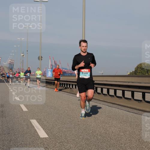 03.10.2025 - Köhlbrandbrückenlauf Fabian Wolf http://msf.ph/oto/9028769 03.10.2025 09:43:58 Position 3 3, 1068 meine-sportfotos.de