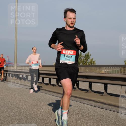 03.10.2025 - Köhlbrandbrückenlauf Fabian Wolf http://msf.ph/oto/9028812 03.10.2025 09:43:59 Position 3 1068 meine-sportfotos.de