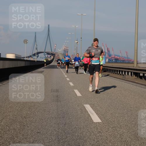 03.10.2025 - Köhlbrandbrückenlauf Fabian Wolf http://msf.ph/oto/9029048 03.10.2025 09:44:07 Position 3 3795 meine-sportfotos.de