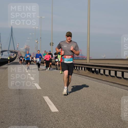 03.10.2025 - Köhlbrandbrückenlauf Fabian Wolf http://msf.ph/oto/9029079 03.10.2025 09:44:08 Position 3 3795 meine-sportfotos.de