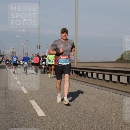 03.10.2025 - Köhlbrandbrückenlauf Fabian Wolf http://msf.ph/oto/9029090 03.10.2025 09:44:09 Position 3 3795 meine-sportfotos.de