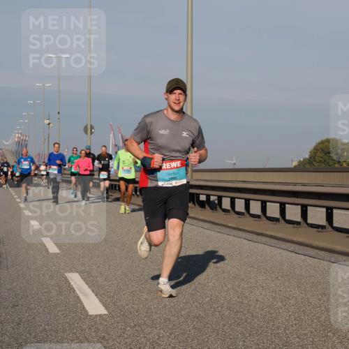 03.10.2025 - Köhlbrandbrückenlauf Fabian Wolf http://msf.ph/oto/9029094 03.10.2025 09:44:09 Position 3 3795 meine-sportfotos.de