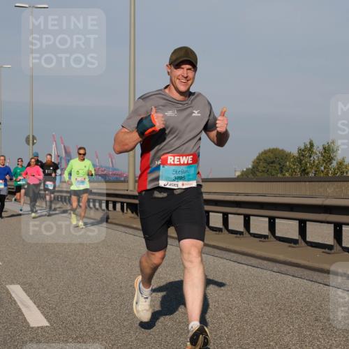 03.10.2025 - Köhlbrandbrückenlauf Fabian Wolf http://msf.ph/oto/9029110 03.10.2025 09:44:09 Position 3 3795 meine-sportfotos.de