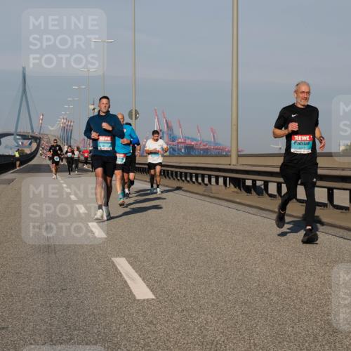 03.10.2025 - Köhlbrandbrückenlauf Fabian Wolf http://msf.ph/oto/9029448 03.10.2025 09:44:23 Position 3 3211 meine-sportfotos.de
