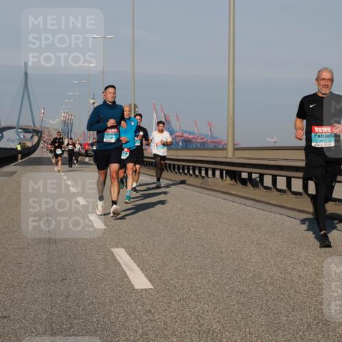 03.10.2025 - Köhlbrandbrückenlauf Fabian Wolf http://msf.ph/oto/9029459 03.10.2025 09:44:23 Position 3 3211 meine-sportfotos.de