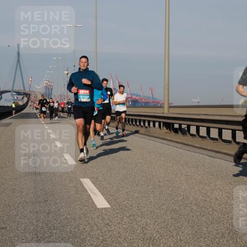 03.10.2025 - Köhlbrandbrückenlauf Fabian Wolf http://msf.ph/oto/9029474 03.10.2025 09:44:24 Position 3 2811, 3211 meine-sportfotos.de