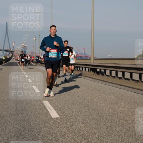 03.10.2025 - Köhlbrandbrückenlauf Fabian Wolf http://msf.ph/oto/9029489 03.10.2025 09:44:24 Position 3 281 meine-sportfotos.de