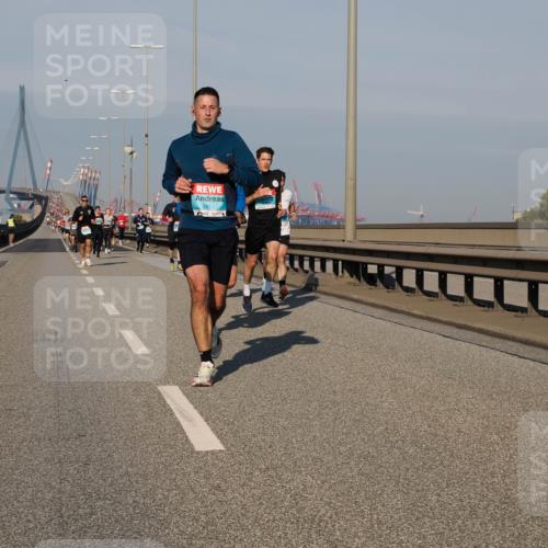 03.10.2025 - Köhlbrandbrückenlauf Fabian Wolf http://msf.ph/oto/9029497 03.10.2025 09:44:24 Position 3 2811 meine-sportfotos.de