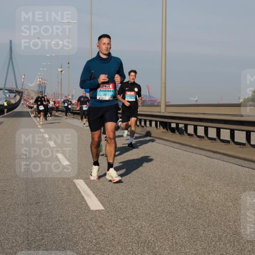 03.10.2025 - Köhlbrandbrückenlauf Fabian Wolf http://msf.ph/oto/9029502 03.10.2025 09:44:25 Position 3 2811, 3183 meine-sportfotos.de