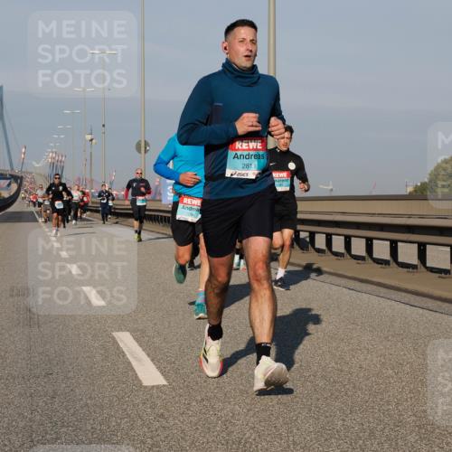 03.10.2025 - Köhlbrandbrückenlauf Fabian Wolf http://msf.ph/oto/9029532 03.10.2025 09:44:25 Position 3 1094, 2811, 3183 meine-sportfotos.de