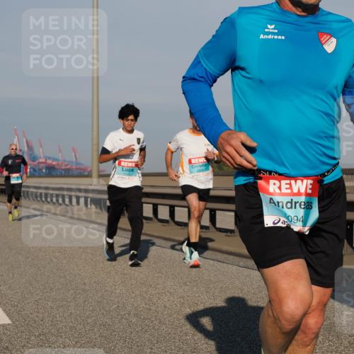 03.10.2025 - Köhlbrandbrückenlauf Fabian Wolf http://msf.ph/oto/9029599 03.10.2025 09:44:28 Position 3 1112, 094 meine-sportfotos.de