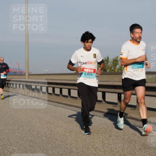 03.10.2025 - Köhlbrandbrückenlauf Fabian Wolf http://msf.ph/oto/9029632 03.10.2025 09:44:29 Position 3 1112, 3338 meine-sportfotos.de