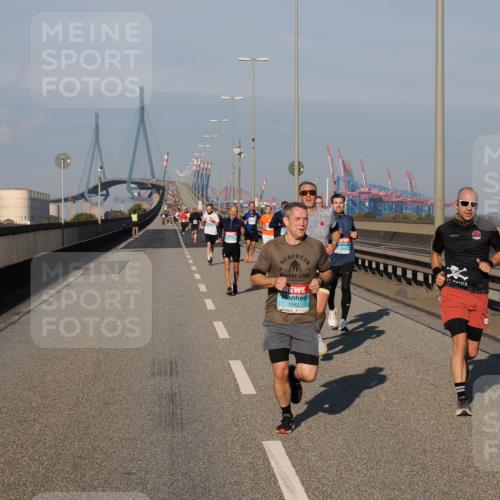 03.10.2025 - Köhlbrandbrückenlauf Fabian Wolf http://msf.ph/oto/9030013 03.10.2025 09:44:41 Position 3 1142 meine-sportfotos.de