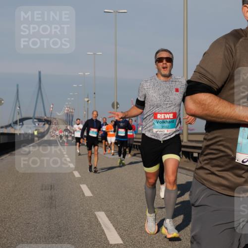03.10.2025 - Köhlbrandbrückenlauf Fabian Wolf http://msf.ph/oto/9030057 03.10.2025 09:44:44 Position 3 3592, 1142 meine-sportfotos.de