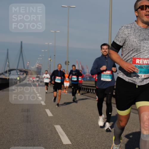 03.10.2025 - Köhlbrandbrückenlauf Fabian Wolf http://msf.ph/oto/9030080 03.10.2025 09:44:44 Position 3 3592 meine-sportfotos.de