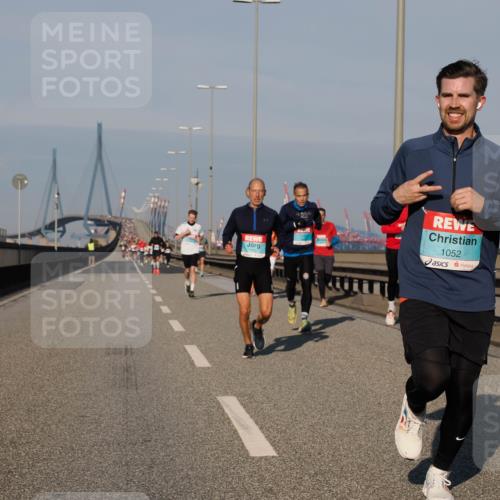03.10.2025 - Köhlbrandbrückenlauf Fabian Wolf http://msf.ph/oto/9030106 03.10.2025 09:44:45 Position 3 1052 meine-sportfotos.de