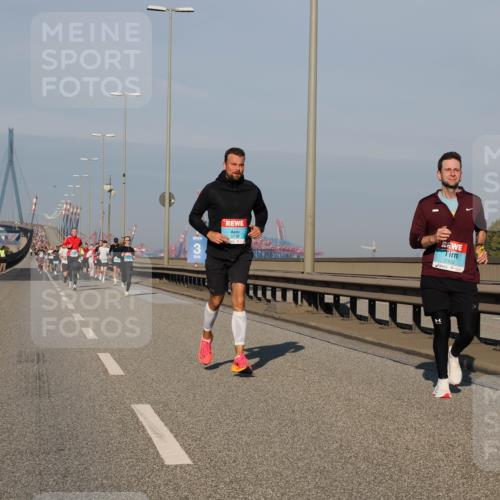 03.10.2025 - Köhlbrandbrückenlauf Fabian Wolf http://msf.ph/oto/9030521 03.10.2025 09:45:01 Position 3 3718, 2302 meine-sportfotos.de