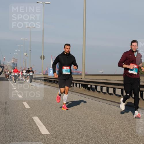 03.10.2025 - Köhlbrandbrückenlauf Fabian Wolf http://msf.ph/oto/9030528 03.10.2025 09:45:01 Position 3 3, 3718, 302 meine-sportfotos.de