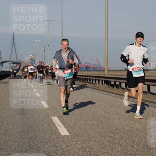 03.10.2025 - Köhlbrandbrückenlauf Fabian Wolf http://msf.ph/oto/9030871 03.10.2025 09:45:16 Position 3 1617, 1432 meine-sportfotos.de