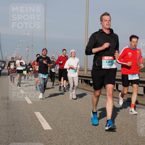 03.10.2025 - Köhlbrandbrückenlauf Fabian Wolf http://msf.ph/oto/9031003 03.10.2025 09:45:22 Position 3 1067, 3525 meine-sportfotos.de