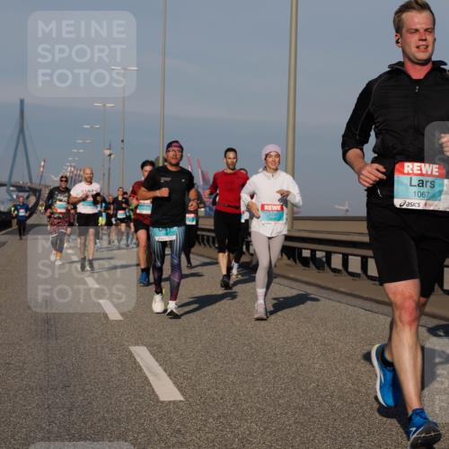 03.10.2025 - Köhlbrandbrückenlauf Fabian Wolf http://msf.ph/oto/9031018 03.10.2025 09:45:22 Position 3 3837, 1067, 3525 meine-sportfotos.de